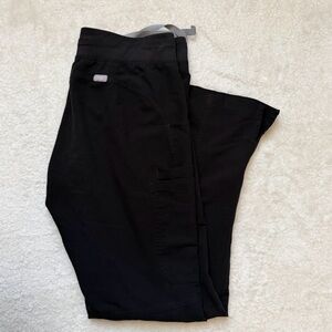 Figs Women’s Cargo Pants in Black